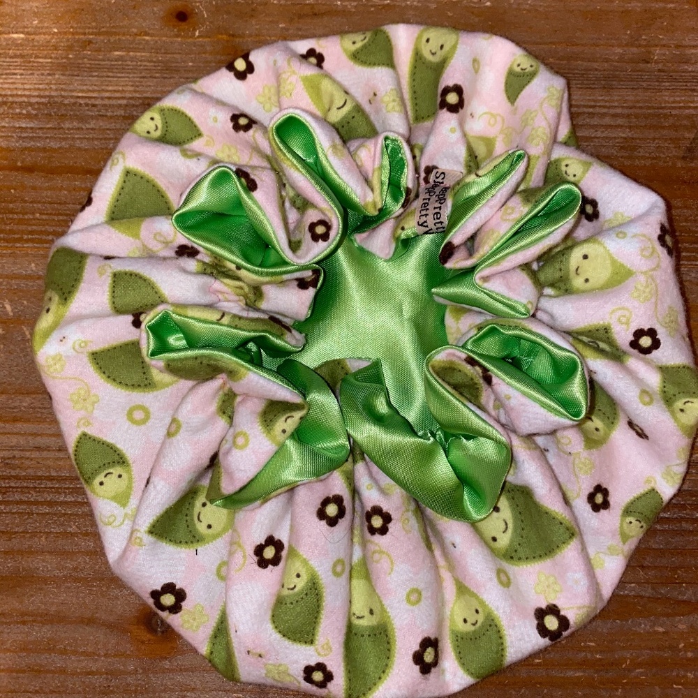 Toddler Hand Crafted Bonnet. (Pea in a Pod)